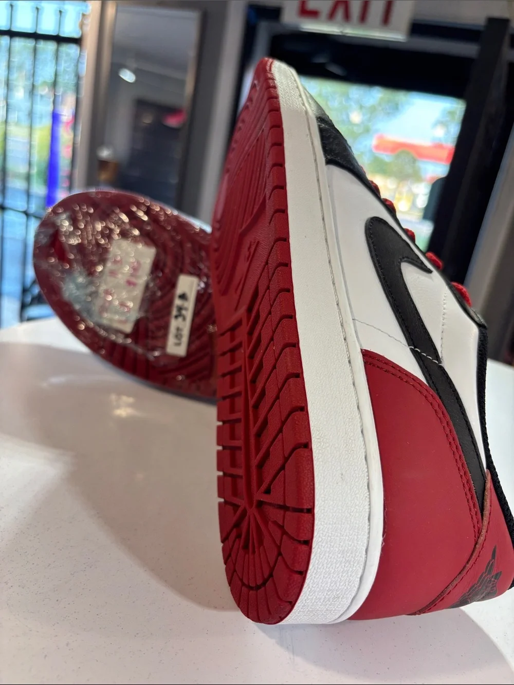 Air Jordan 1 Retro Low OG size 11.5 Like New